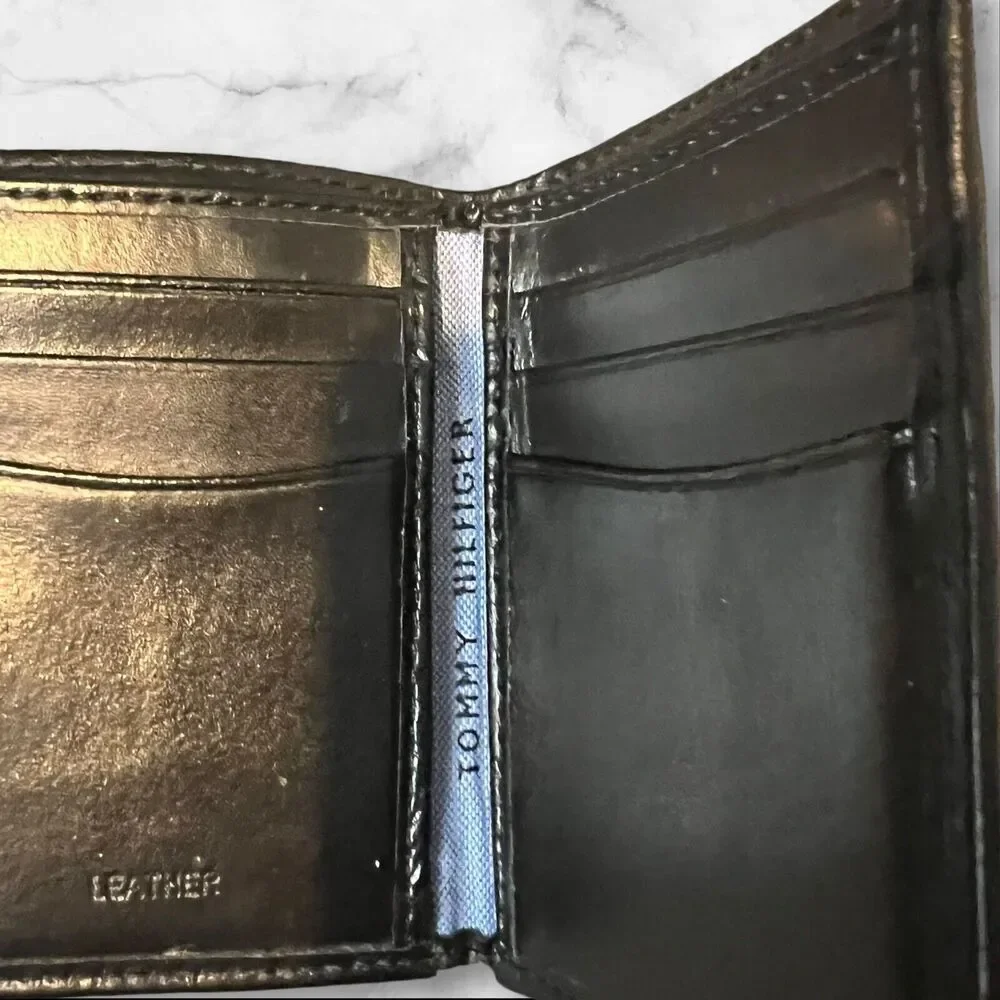 Tommy‎ Hilfiger Black Leather Mens Trifold Billfold Wallet Three Compartments